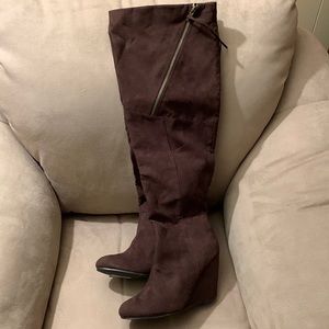 NWT Brown Thigh High/ Over the Knee Boots Size 9